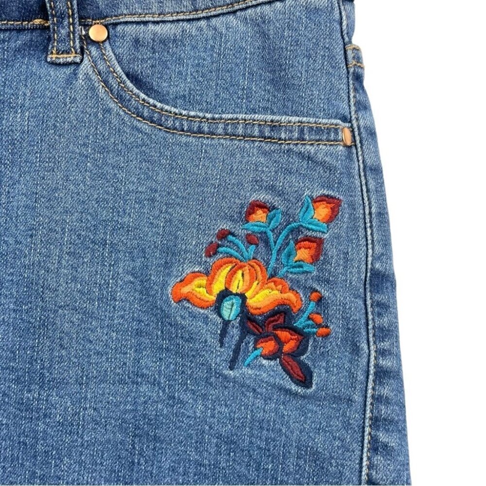 ** Highline Collective High Waist Embroidered Jean Shorts Size 29 - Picture 5 of 7